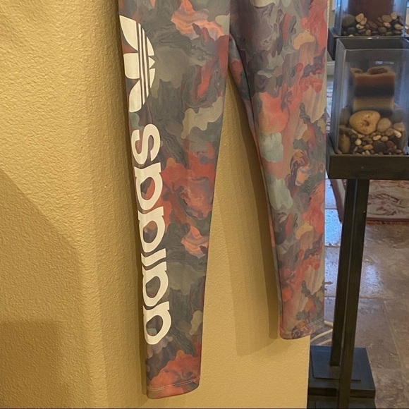 ADIDAS Pastel Camo Leggings Size Small - Picture 9 of 9